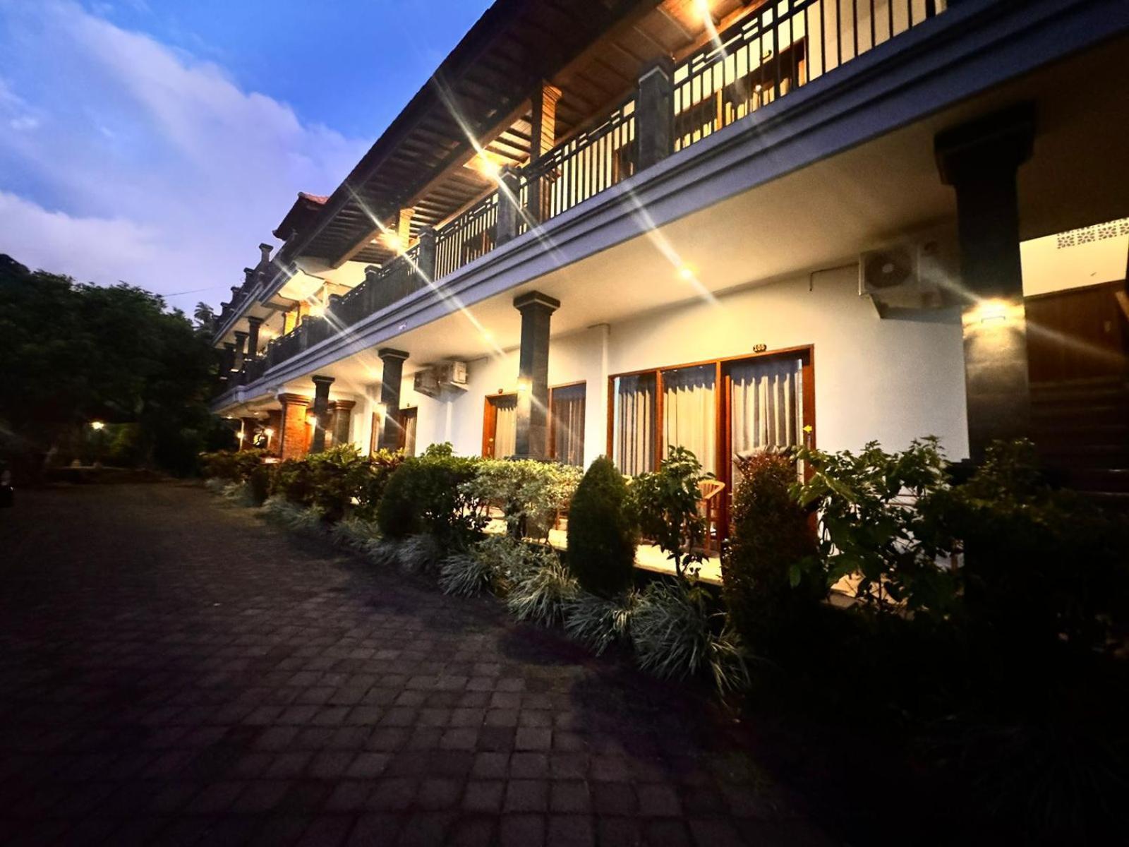 Rostika Hotel Sekumpul Булеленг Экстерьер фото